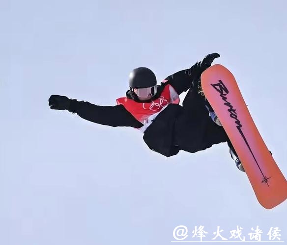 苏翊鸣这四年经历起伏跌宕,2022年夺冠后状态依旧稳定,2023年低调求学兼夺冠,2024年伤病困扰难敌挑战,2025年涅槃重生迎来突破和荣耀 苏翊鸣这四年经历起伏跌宕,2022年夺冠后状态依旧稳定,2023年低调求学兼夺冠,2024年伤病困扰难敌挑战,2025年涅槃重生迎来突破和荣耀