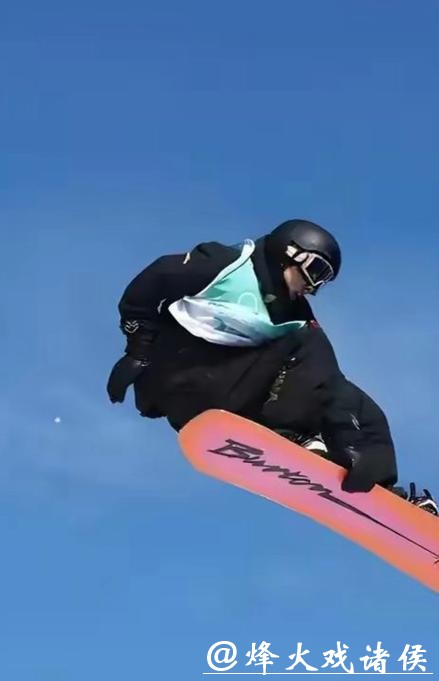 苏翊鸣这四年经历起伏跌宕,2022年夺冠后状态依旧稳定,2023年低调求学兼夺冠,2024年伤病困扰难敌挑战,2025年涅槃重生迎来突破和荣耀 苏翊鸣这四年经历起伏跌宕,2022年夺冠后状态依旧稳定,2023年低调求学兼夺冠,2024年伤病困扰难敌挑战,2025年涅槃重生迎来突破和荣耀