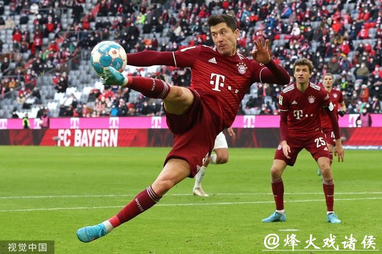 德甲-莱万2球再破纪录穆勒2传 拜仁4-0大胜多特