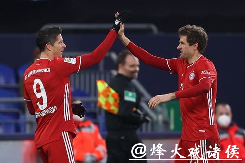 德甲-莱万2球再破纪录穆勒2传 拜仁4-0大胜多特