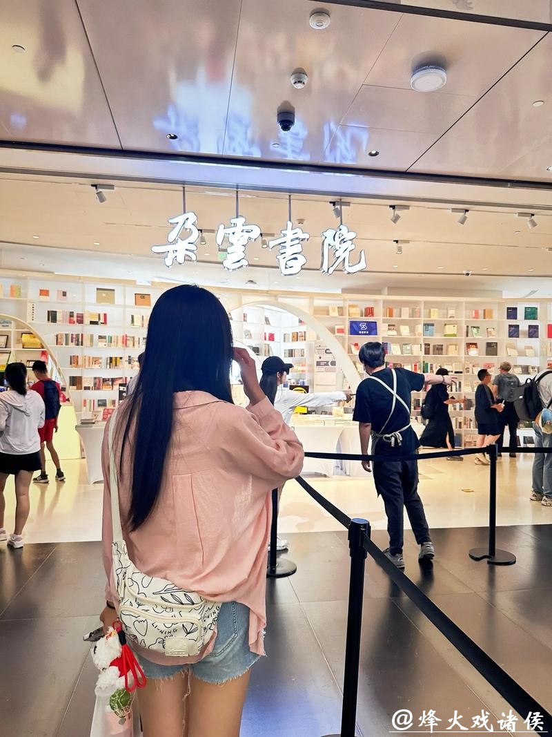 视频｜官方下场！要不要来陆家嘴“三件套”免费出片？